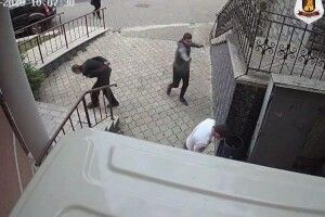 Чоловіка, який пшикав сльозогінний газ в очі луцьким муніципалам, строго покарають. Є рішення