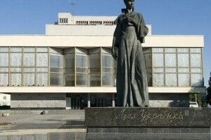 У Луцьку хочуть поміняти місцями Лесю і Тараса