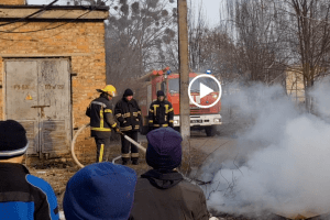 У місті на Волині так палили листя, що лишили цілу вулицю без світла