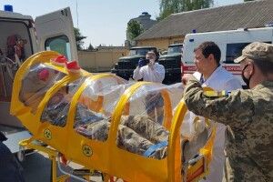 Капсула для транспортування хворих із коронавірусом, розроблена волинянином Ростиславом Валіхновським, вже є у наших воїнів