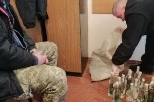Рівненська поліція готуються до знищення 34-х літрів міцнющого «Самжене»