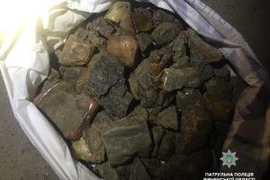 Цієї ночі у Рівному злапали п'янезного порушника правил дорожнього руху з мішком бурштину