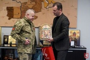 Захисник з Волині отримав «Золотий хрест» від Залужного (Фото)