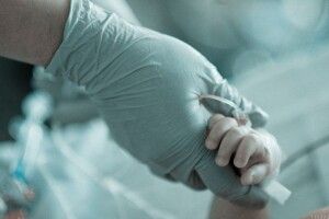 Побачила мертву дитину і втекла: поліція розшукує горе-матір