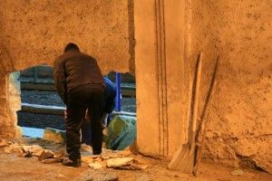 В Одесі пані за кермом BMW на «євробляхах» пробила стіну виправної колонії