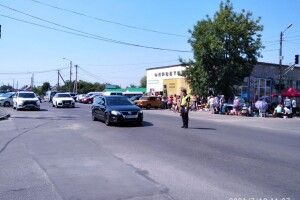 Любомльські поліцейські оперативно ліквідували затори на дорозі до Шацьких озер (Фото)