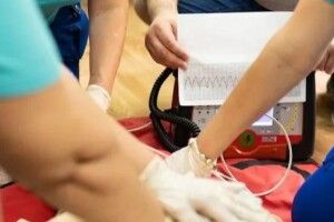 На Волині лікарі «запустили» серце жінки розрядом