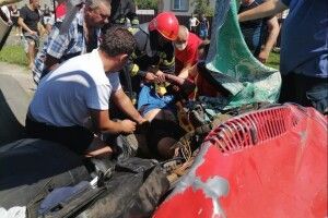 Автотроща з вантажівкою і легковиком на Рівненщині: водія деблокували рятувальники (Фото)