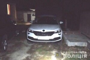 Жителю Рівненщини серед ночі підпалили авто 