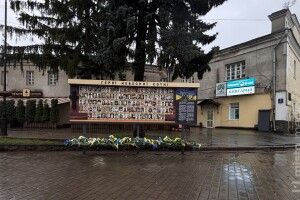 В обласному центрі Волині перенесли стенд Героїв Небесної Сотні