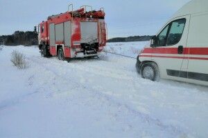 У вихідні волинські рятувальники витягнули із заметів 3 «швидкі» і 3 рейсові автобуси