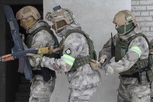 У Луцьку на проспекті Волі невідомі зі зброєю заблокували автомобіль