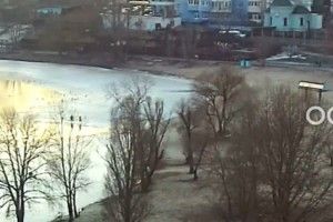 Дівчиська хотіли зробити селфі – але провалилися під лід...