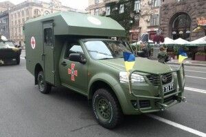 Шоу «Досягнення попередників»: військовий парад продемонстрував здобутки Порошенка й Турчинова - журналіст