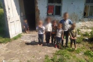 На Волині із двох сімей вилучили семеро дітей (Фото)