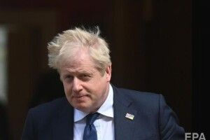 Джонсон про перемовини України із РФ: Як можна домовлятися із крокодилом, коли в його щелепі нога?