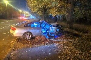 ДТП у Рівному: авто врізалось у дерево