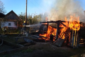 На Рівненщині через пожежу у клуні ледь не згоріла хата