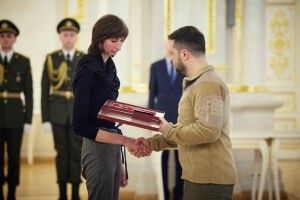 Зеленський вручив орден «Золота Зірка» дружині загиблого Героя з Волині
