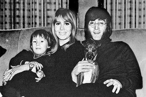 Повернулася додому –  і побачила чоловіка на підлозі з іншою жінкою…