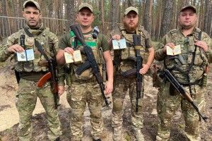 Волинські поліцейські отримали відзнаки в зоні бойових дій