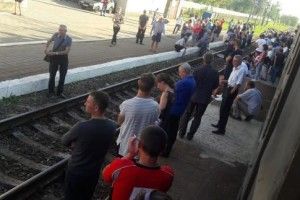 У Львові незадоволені пасажири знову перекрили залізницю