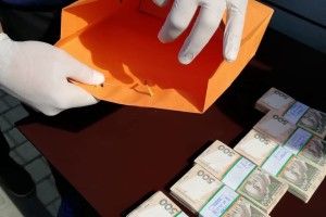 Директора Волинського облавтодору затримано на одержанні 300 000 гривень неправомірної вигоди