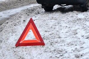 На Волині поліцейські допомогли водійці повернутися з слизького горба