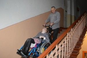 У ковельській школі презентували новий сходинковий підйомник для дітей з особливими потребами