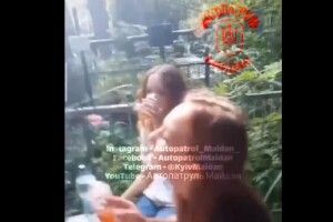 «Ми бух*мо»: дівчата влаштували вечірку посеред кладовища (Відео)