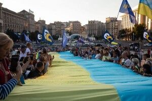 Порошенко: «Наш стяг гуртує українців по всьому світу»