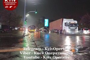 На Харківському шосе жахлива ДТП: зіткнулись 7 машин та автобус (Фото)