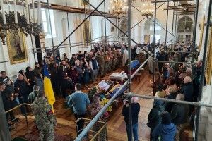 Луцьк – у жалобі: в останню дорогу провели одразу трьох Героїв (Фото)