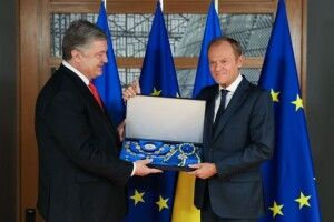 Президент України Петро Порошенко нагородив президента Європейської Ради Дональда Туска орденом Ярослава Мудрого (фото)