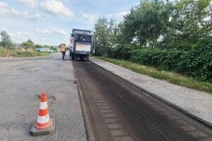 Голова ОДА стримав слово: у селищі на Волині розпочали ремонт аварійної дороги