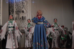 Відома волинянка співала про «коріння свого роду» й нагадала, куди ведуть найголовніші дороги (Відео, фото)