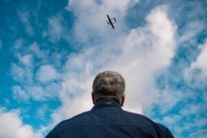 Порошенко показав, як безпілотник «Посейдон» з артою полює на русню (Відео, фото)