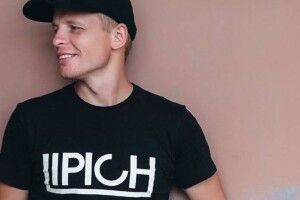 «Не знаю, як вам, а от мені більше подобаються дівчата»
