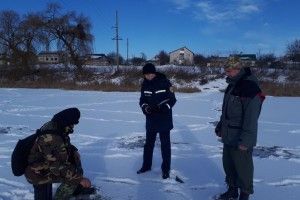 Волинські рятувальники спільно із рибоохоронним патрулем провели рейд на озері у Нововолинську