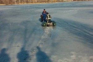 На Рівненщині з-під льоду витягнули рибалку (Фото)