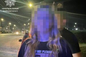 Неповнолітню водійку у Луцьку видала дивна поведінка на дорозі