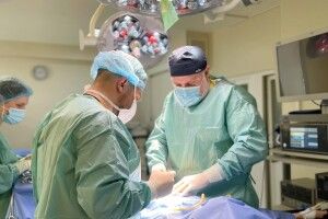 У Львові зі шлунка 13-річної дівчинки дістали велетенський клубок волосся