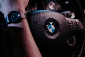 Більше не кругле: BMW подав патент на дивне кермо