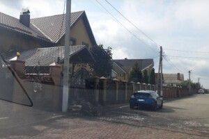 Під Луцьком вщент згорів автомобіль, ще одне авто – пошкоджене