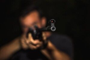 На Волині судили матір підлітка, який поранив хлопця з гвинтівки