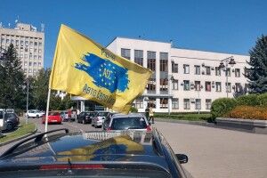 У Рівному під приміщенням ОДА знову мітингували «євробляхарі»