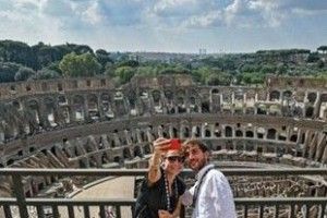 Хоч самотня, а гарним фото з чоловіком хочеться похизуватися!