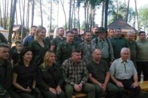 На Рівненщині обговорювали мисливський туризм і тренувалися ревти оленем