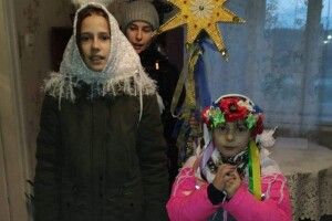 Дочки загиблого Воїна з Литовезької громади передали гроші на допомогу ЗСУ