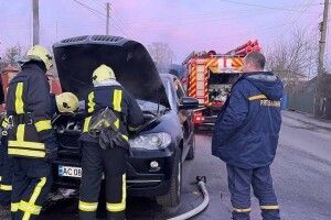 У Володимирі рятували позашляховик 